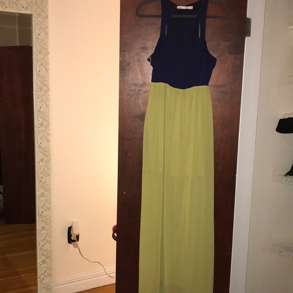 BEAUTIFUL maxi dress with great neck design! Sz:M